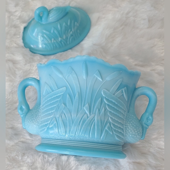 VINTAGE Westmoreland Blue Milk Glass Swan Cattail Creamer & Sugar Bowl With Lids - Picture 11 of 16